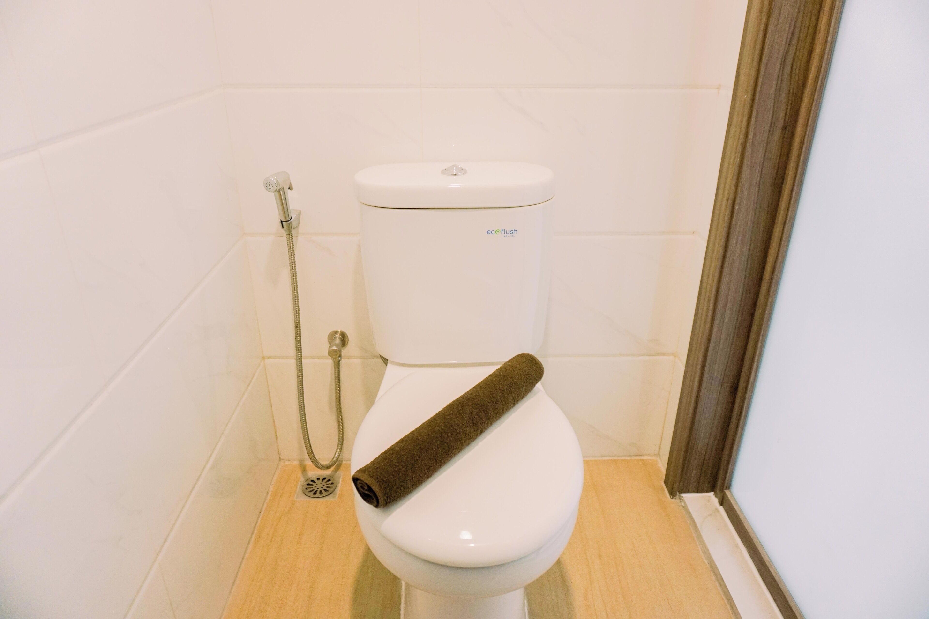 Studio | Bathroom | Shower, towels