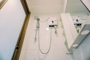 Studio | Badezimmer | Dusche, Handtücher