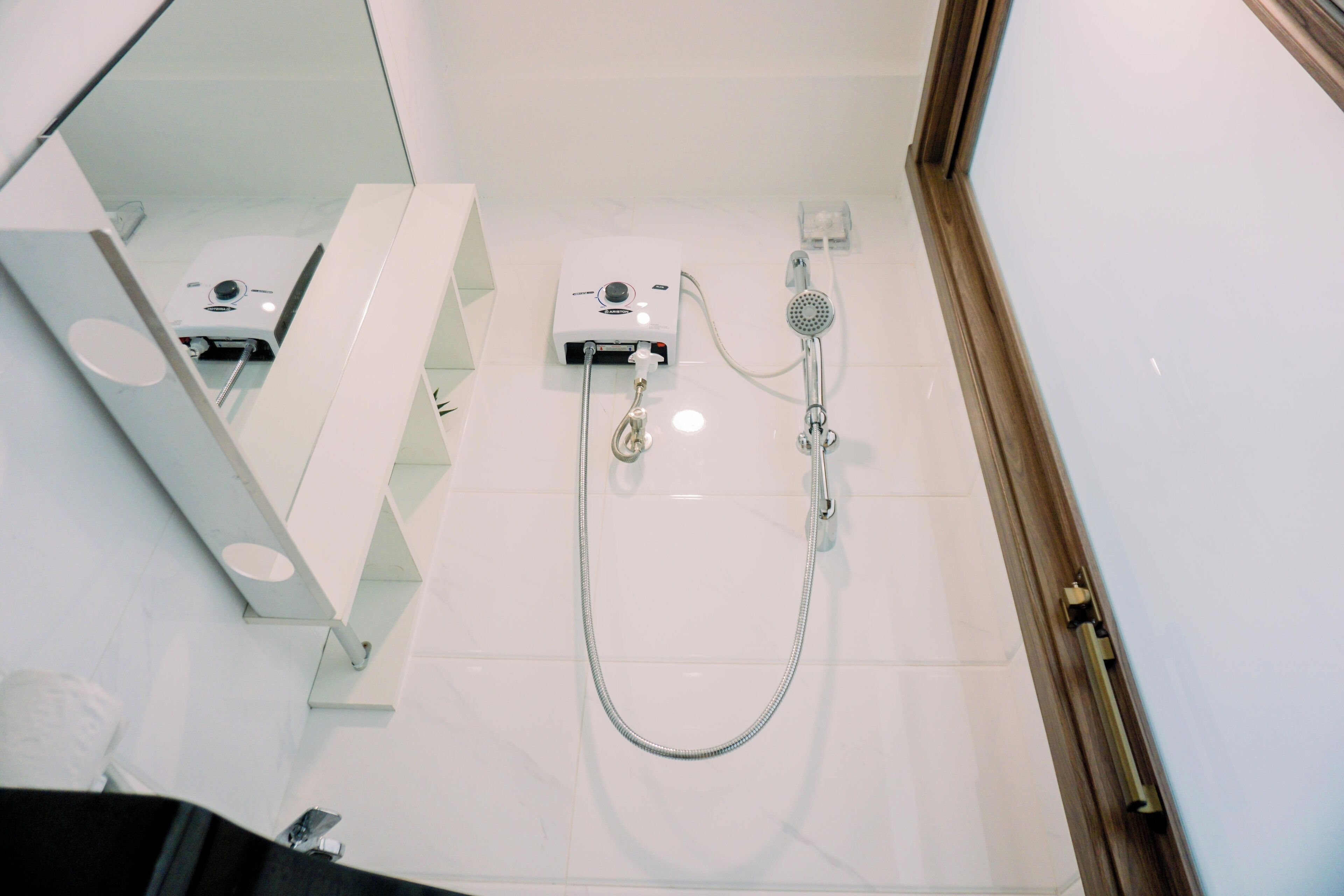 Studio | Bathroom | Shower, towels