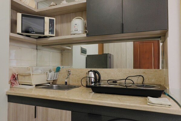 Apartment | Private kitchen - Prime View 2Br At Grand Setiabudi Bandung Apartment (Bandung)