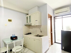 Appartamento | Cucina privata | Frigorifero con congelatore, piano cottura