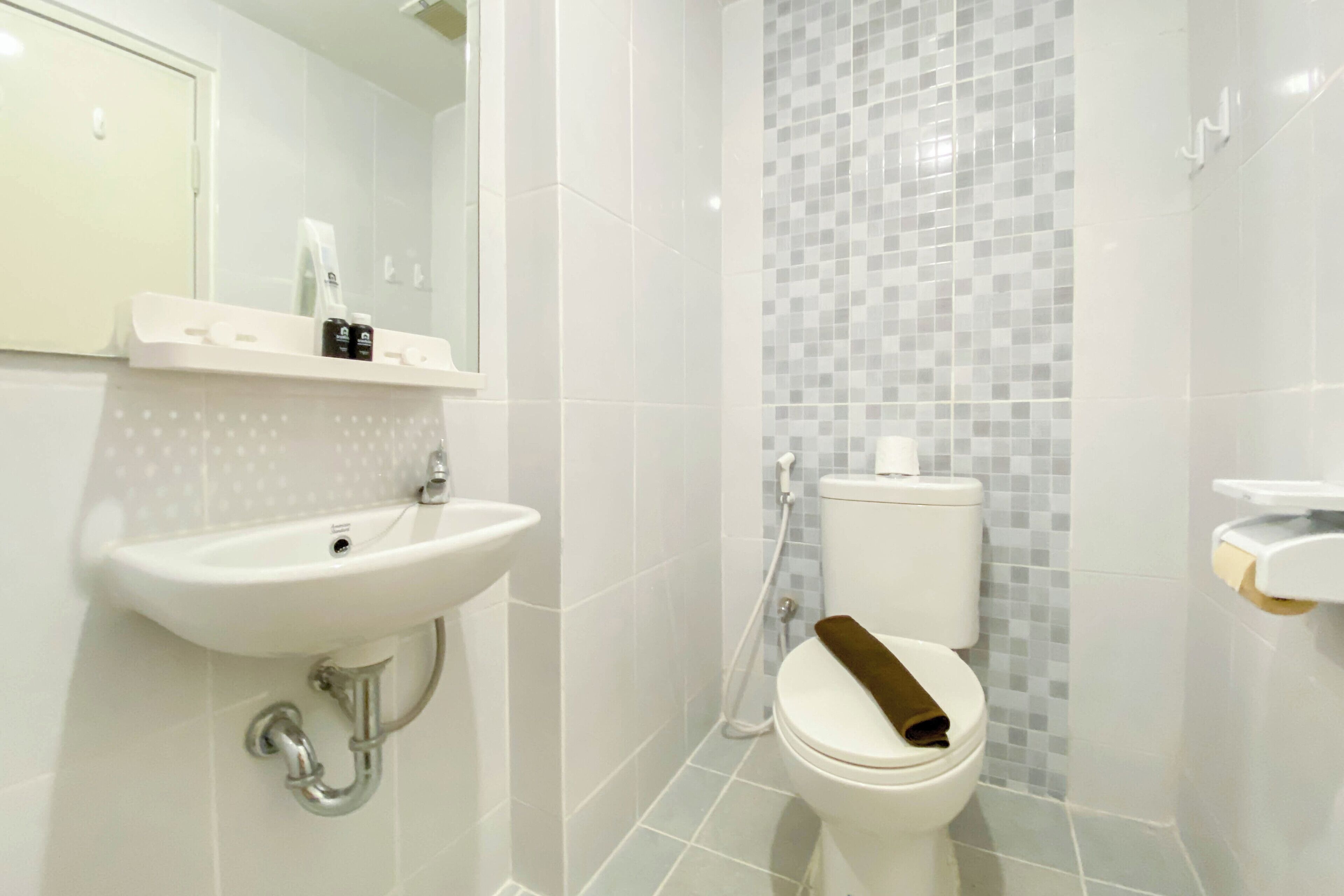 Studio | Kamar mandi | Shower dan handuk