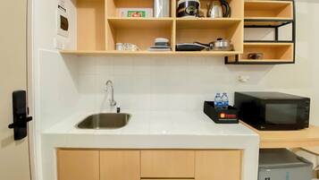 Studio | Cuisine privée | Grand réfrigérateur, micro-ondes, plaque de cuisson, cuiseur de riz
