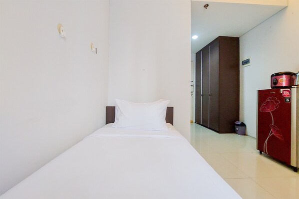 Studio | Free WiFi - Minimalist And Warm Studio Room (No Kitchen) Kubikahomy Apartment (Pagedangan)
