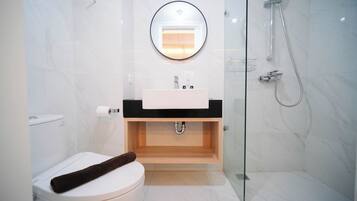 Studio | Bathroom | Shower, towels