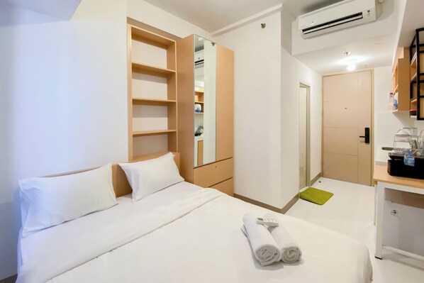 Studio | Free WiFi - Comfortable Stay Studio At Tokyo Riverside Pik 2 Apartment (Teluknaga)