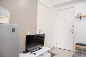 Living area - Nice And Modern 2Br At Green Pramuka City Apartment (Jakarta)
