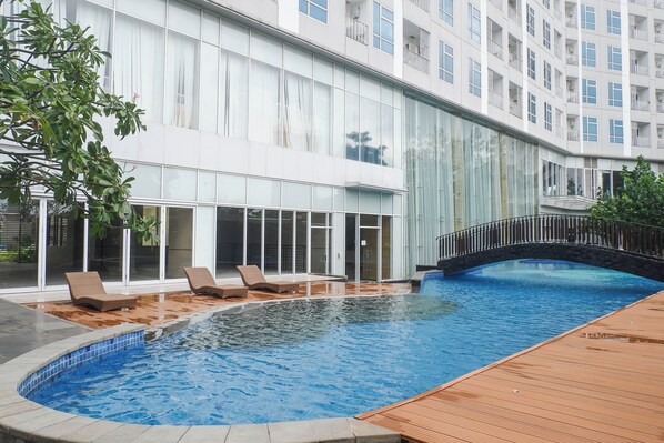 Exterior - Modern And Cozy 1Br At Grand Sungkono Lagoon Apartment (Surabaya)