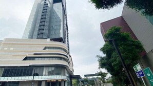 A modern building with a curved facade and large windows. - Exclusive And Spacey 3Br At Grand Sungkono Lagoon Apartment (Surabaya)