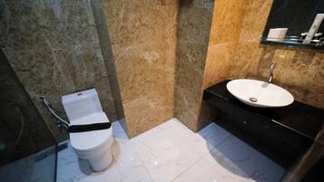 Apartment | Bathroom | Shower, towels