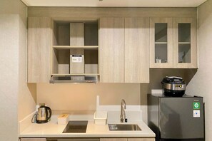 Private kitchen - Cozy And Homey 2Br Fatmawati City Center Apartment (Jakarta)