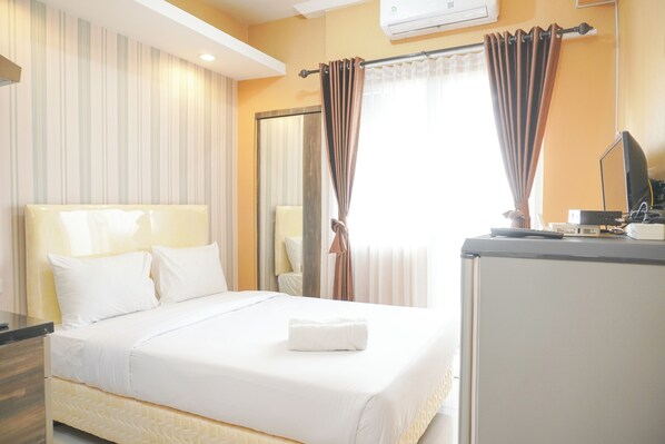 Free WiFi - Cozy Stay Studio At Green Pramuka City Apartment (Jakarta)