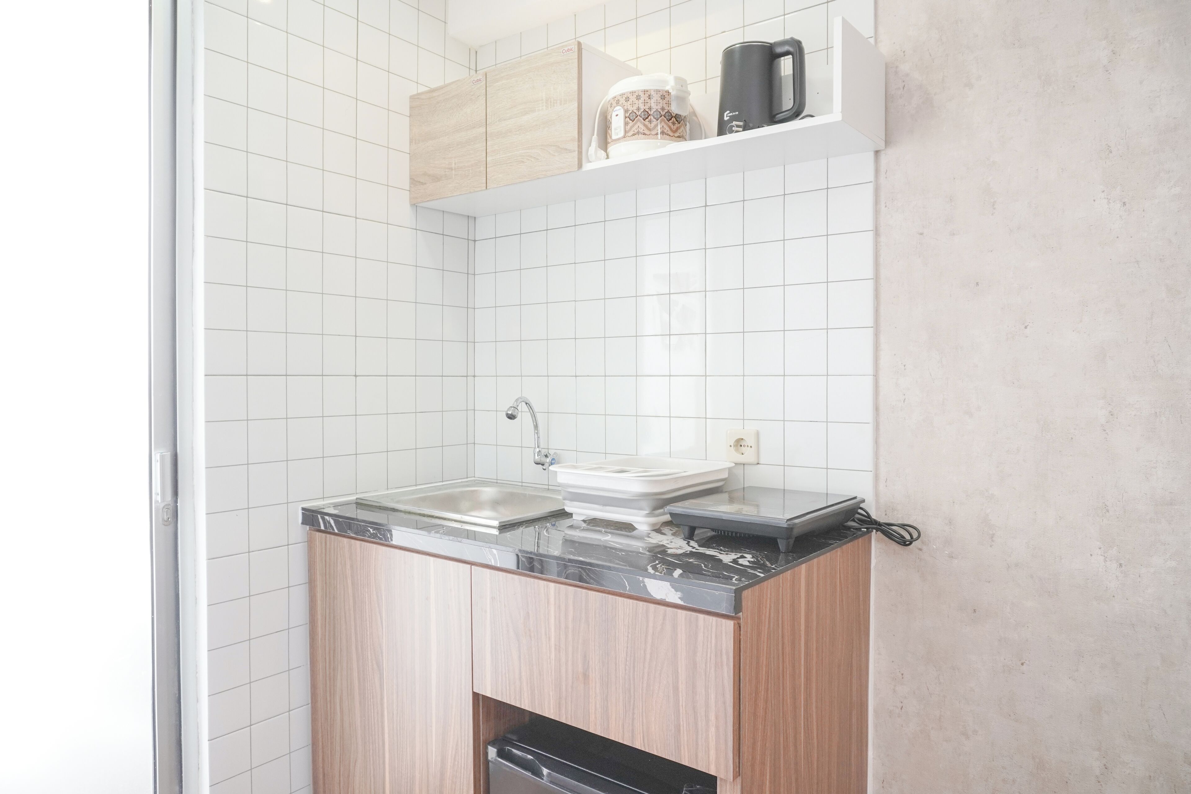 Studio | Private kitchen | Full-size fridge, stovetop