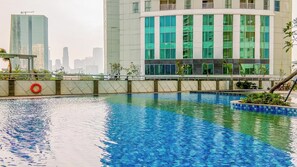 Pool - Gorgeous And Spacious 1Br Apartment The Wave Kuningan (Jakarta)