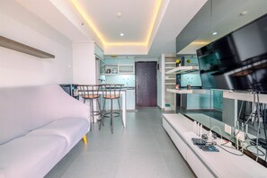 Living area - Gorgeous And Spacious 1Br Apartment The Wave Kuningan (Jakarta)