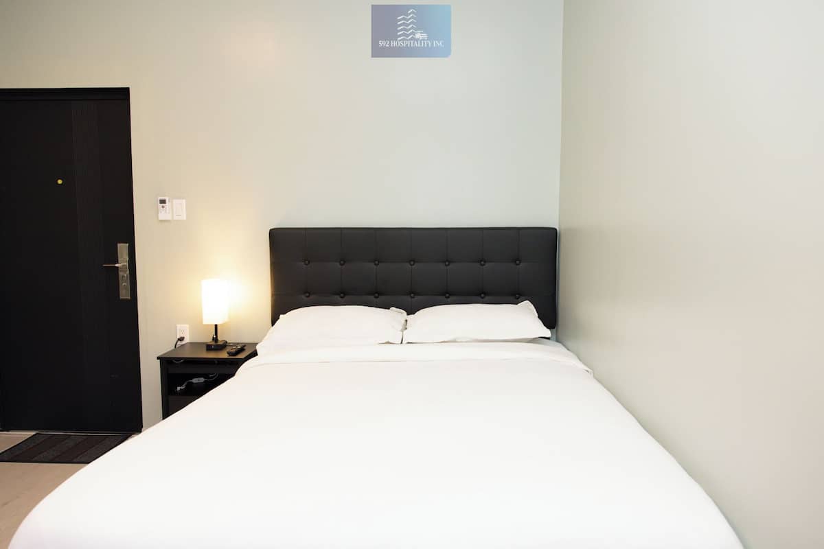 2 bedrooms, in-room safe, individually furnished, iron/ironing board