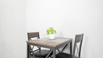 Repas dans la chambre
