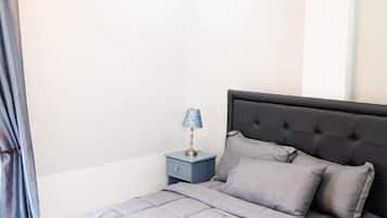 In-room safe, individually furnished, iron/ironing board, free WiFi