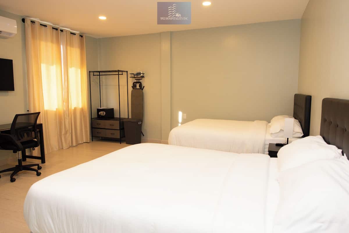 Apt 17 Studio Double Beds, (window, Floor 3)