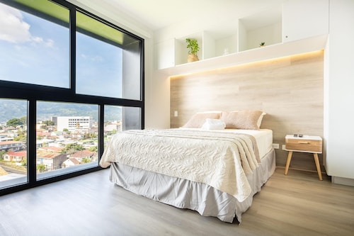 Brand new 1 bed loft with spectacular city view