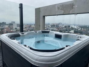 Bain à remous extérieur