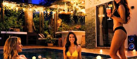 4 outdoor pools, open 9:00 AM to 8:00 PM, pool umbrellas