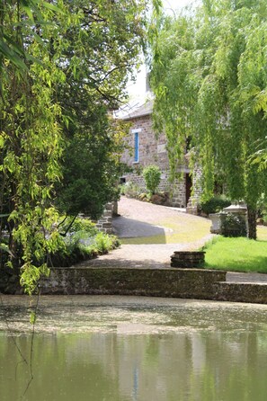 Property grounds - LILIUM SAUVAGERE room (Gesvres)