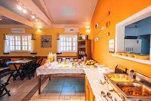 Free daily buffet breakfast
