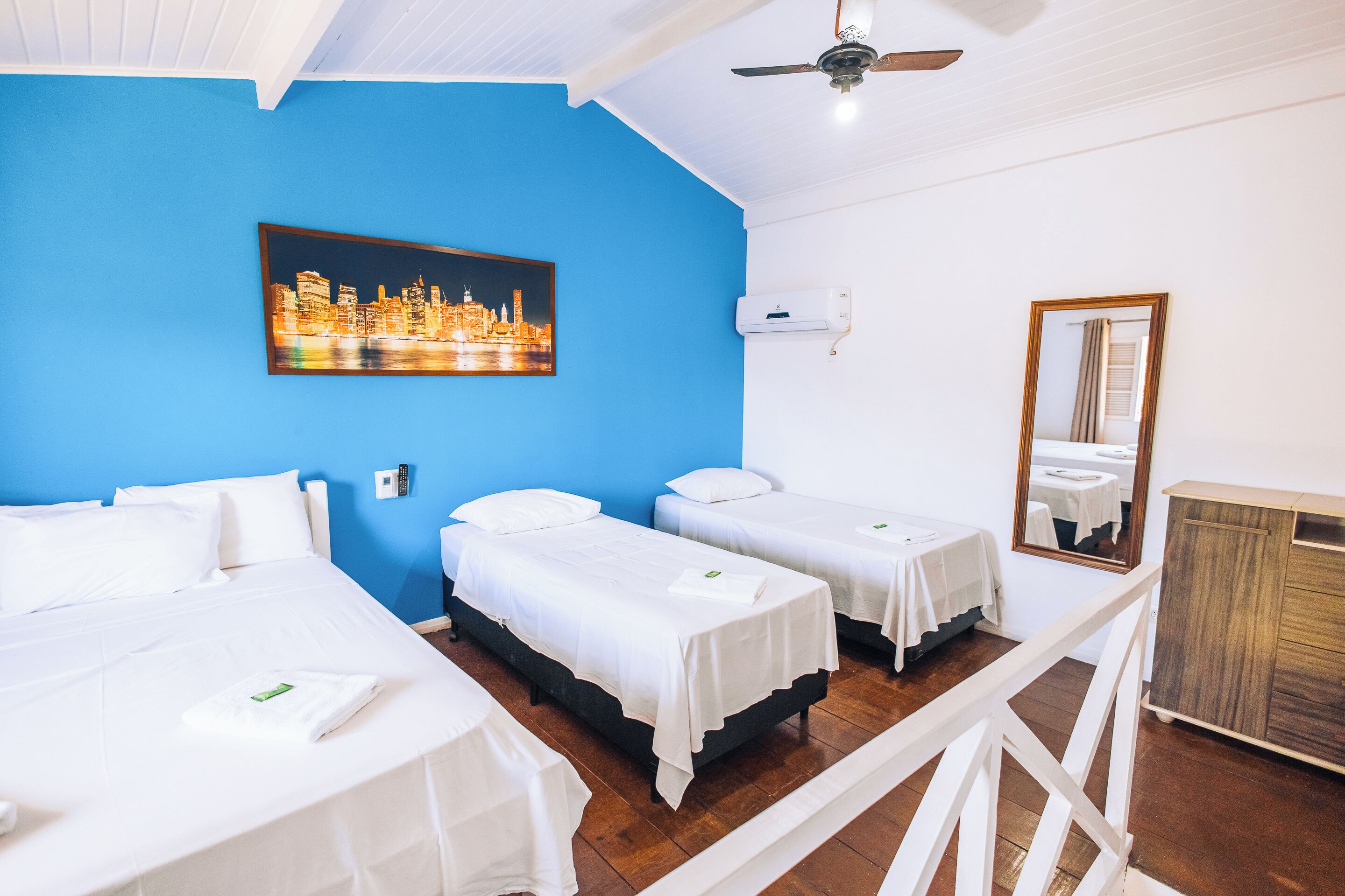 Family Suite | Desk, free WiFi, bed sheets