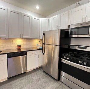 Private kitchen - Upper West Side NY Chic Spacious Apartment 1B 1B - Close to Everything! (New York)