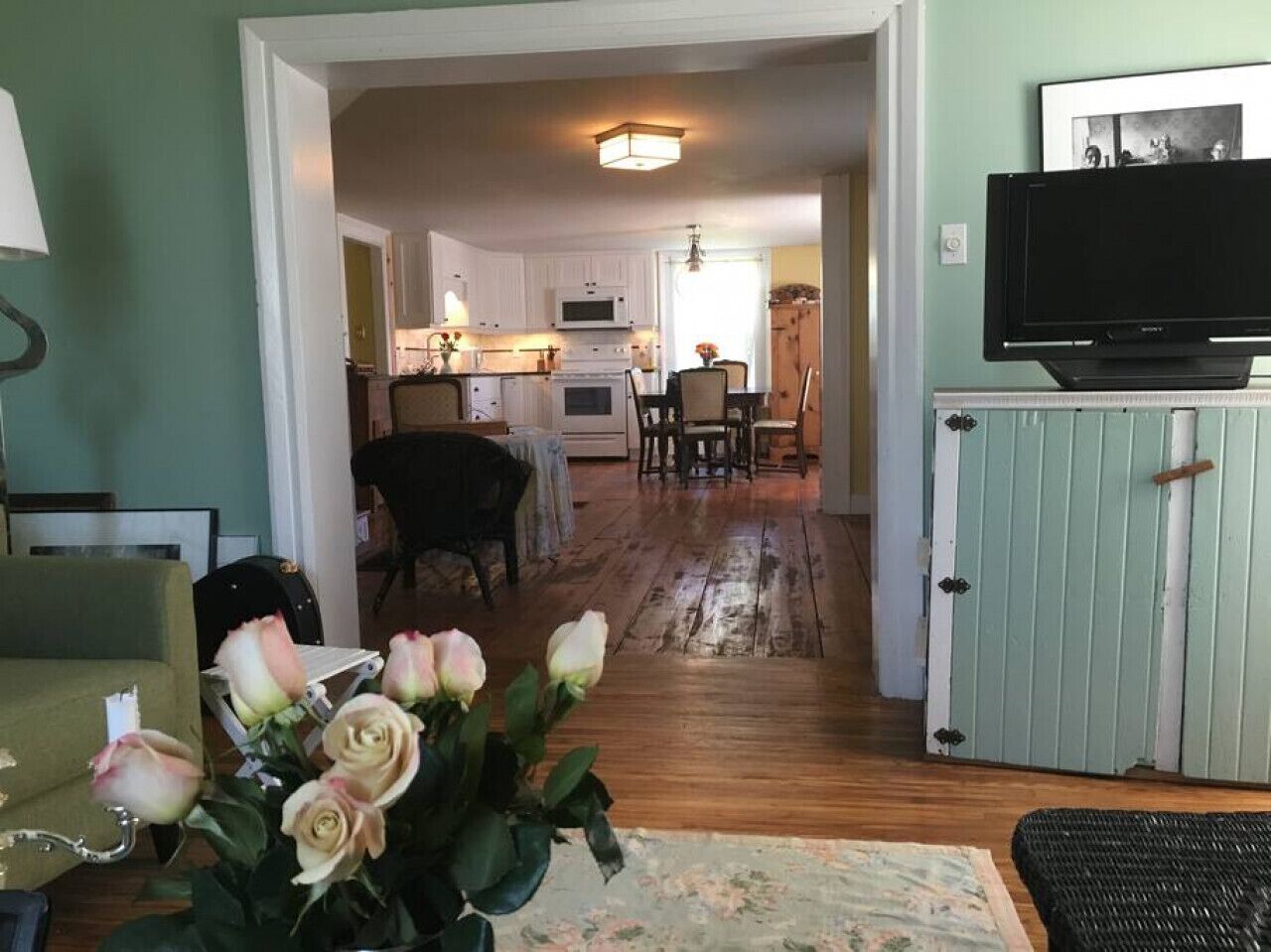 Télévision, cheminée, lecteur de DVD