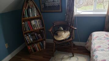 4 bedrooms, desk, iron/ironing board, WiFi