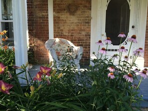 Terrace/patio - Wine Country, 4 bedrooms! (Prince Edward)