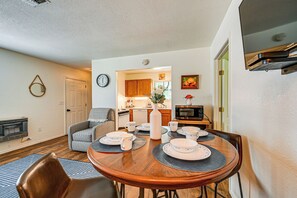 Interior - Fishing Pond & Pier: Secluded Broken Bow Cottage! (Broken Bow)