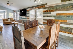 Dining - Hot Tub & Fire Pit: Rockport Vacation Rental! (Rockport)