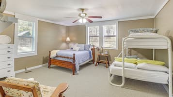 2 bedrooms, travel crib, internet, bed sheets