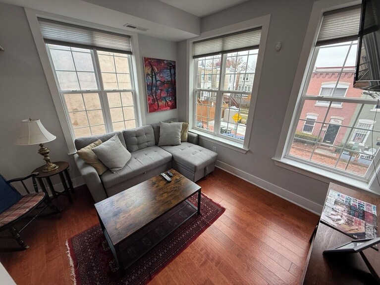 Capitol Hill Townhouse, Roof Deck + Private Parking, Walk To H St - Washington, D.C.