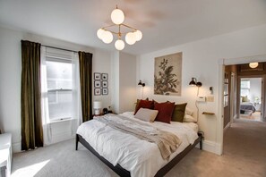 3 bedrooms, iron/ironing board, WiFi, bed sheets - Renovated Victorian home in the heart of St. Paul (Saint Paul)