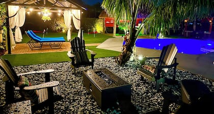 Sanctuary 7BR Sleeps 16, Heated Pool, Tiki Bar, Pickleball, Gameroom, No Stairs