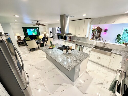 Ultimate Group Retreat 7BD 6BA Sleep 16 • Park 7 Cars, Htd Pool, Game Room, Tiki