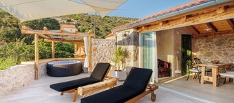 Peacefull Lavander Retreat With hot tub Villa Teza Hvar
