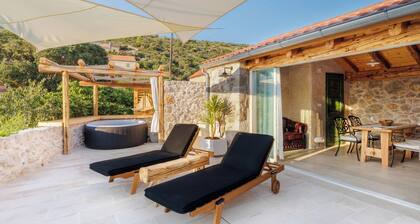 Peacefull lavander retreat with hot tub Villa Teza Hvar
