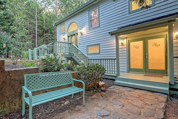 Exterior - Game Room, Fire Pit and Space Near Helen (Helen)