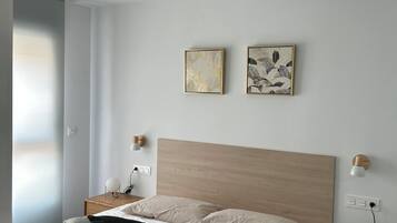2 chambres, fer et planche à repasser, Wi-Fi gratuit, draps fournis