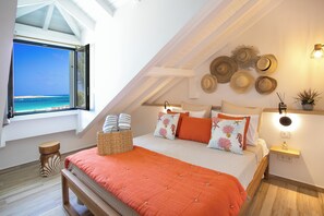 2 soverom, safe på rommet, strykejern/-brett og reiseseng for barn