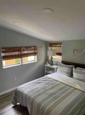 3 bedrooms, iron/ironing board, WiFi, bed sheets