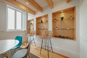 Dining - DOWNTOWN CLERIGOS with RIVER VIEW by VACATIONY (Porto)
