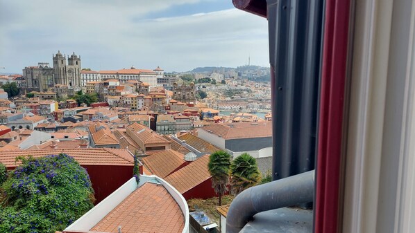 Interior - DOWNTOWN CLERIGOS with RIVER VIEW by VACATIONY (Oporto)