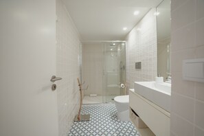 Bruser, hårtørrer, håndklæder, Sæbe