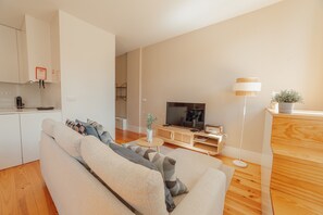 TV - BOAVISTA PREMIUM II DUPLEX TERRACE by VACATIONY (Oporto)